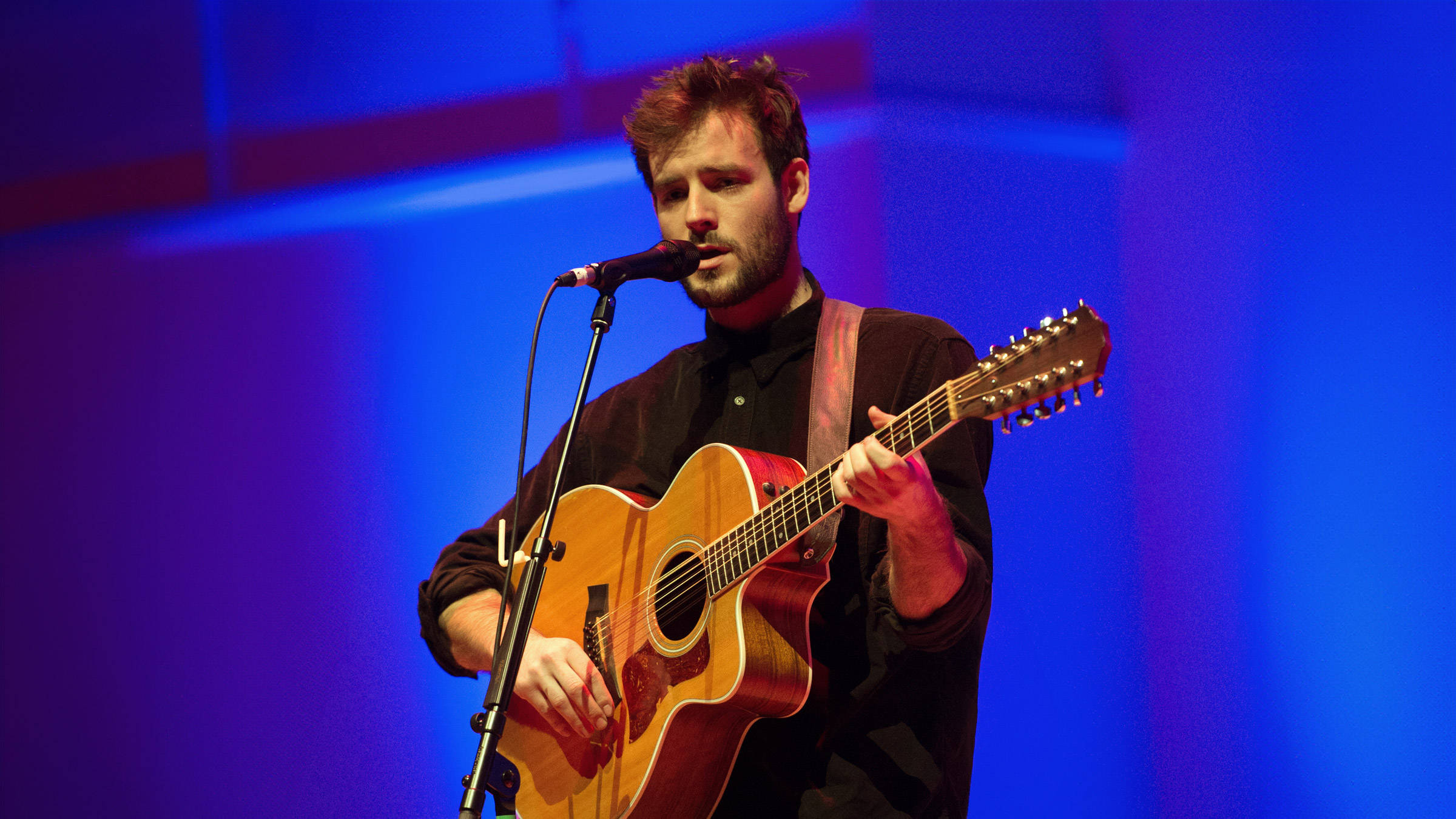 Roo Panes live
